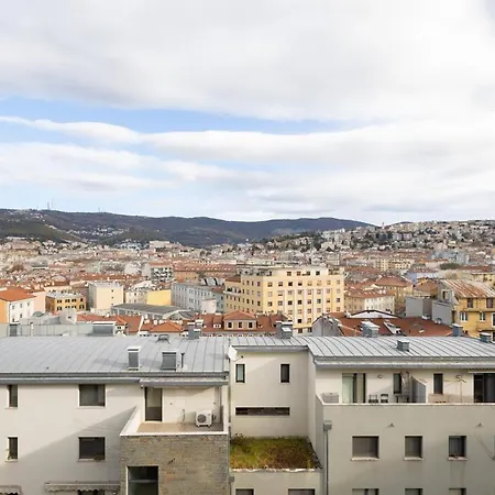 Free Parking & View Capitolina Apartment